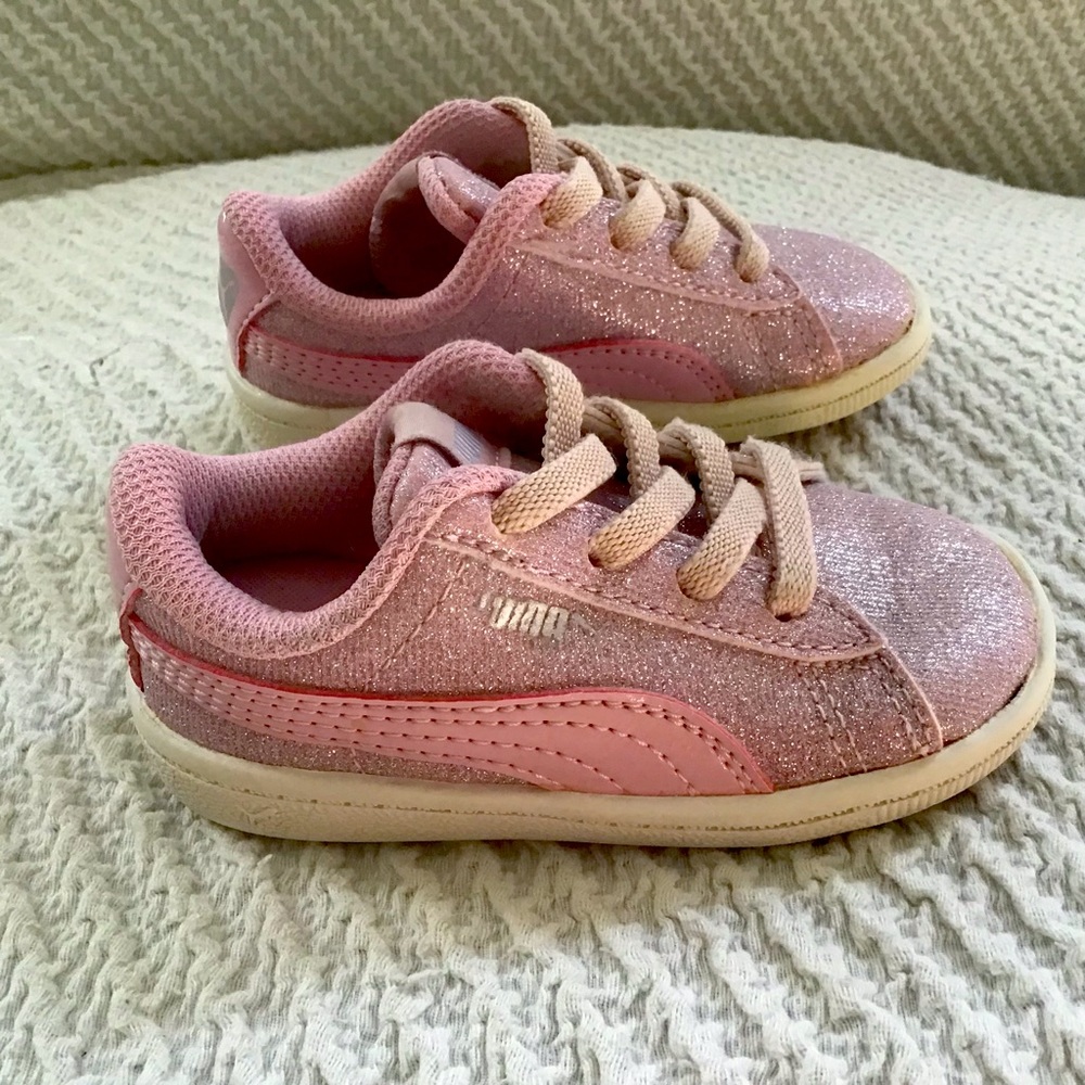 Very good condition Puma shoes size 4 toddler